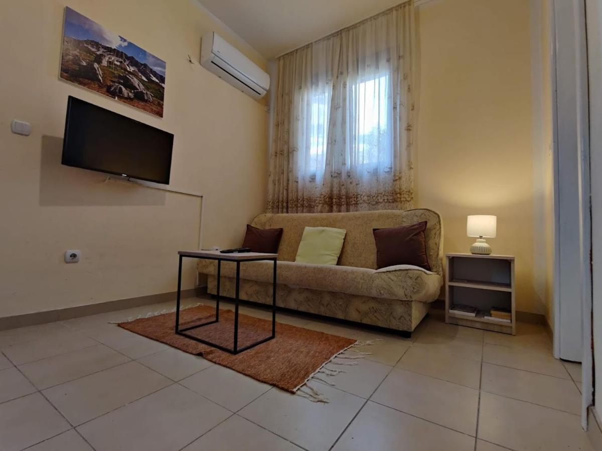 Apartments Miki Bar Bagian luar foto