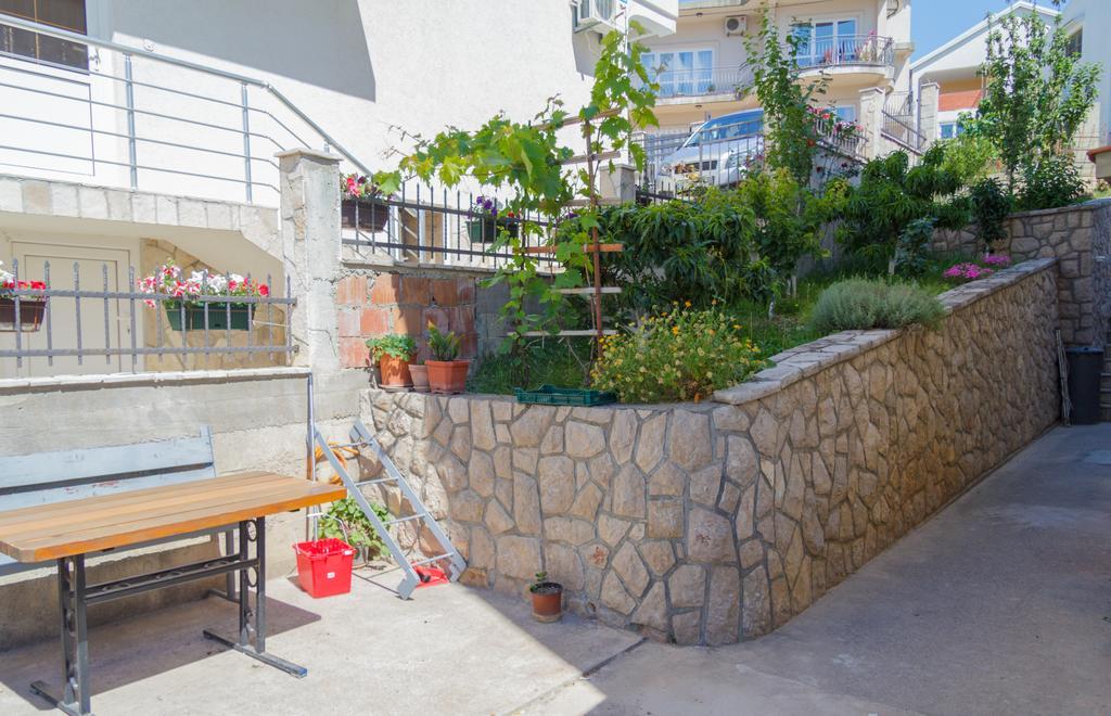 Apartments Miki Bar Bagian luar foto