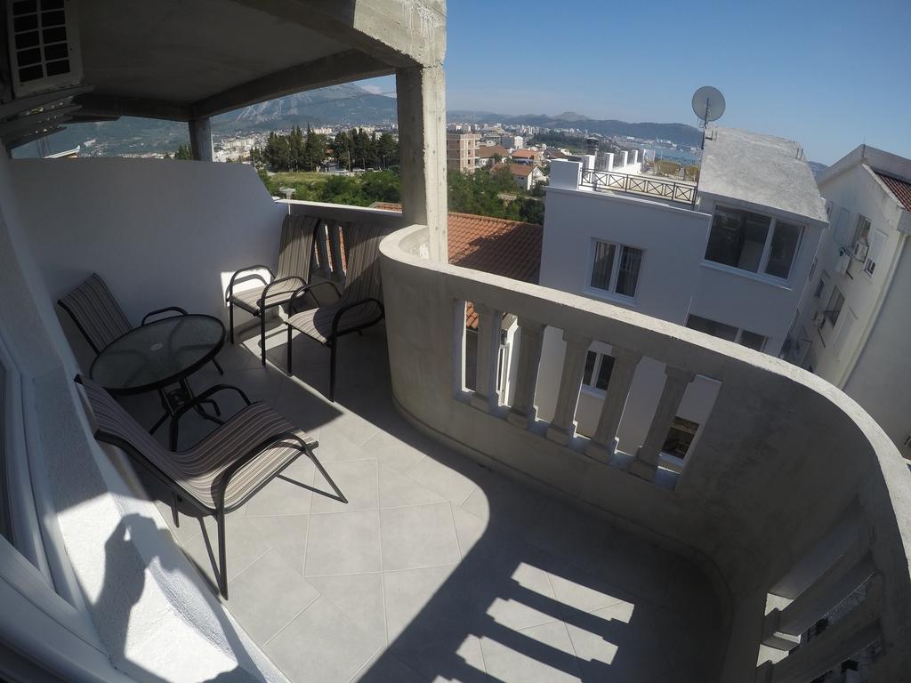 Apartments Miki Bar Bagian luar foto