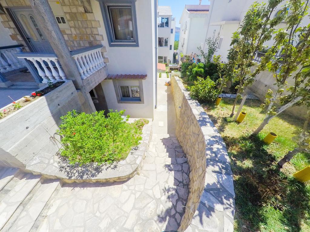 Apartments Miki Bar Bagian luar foto