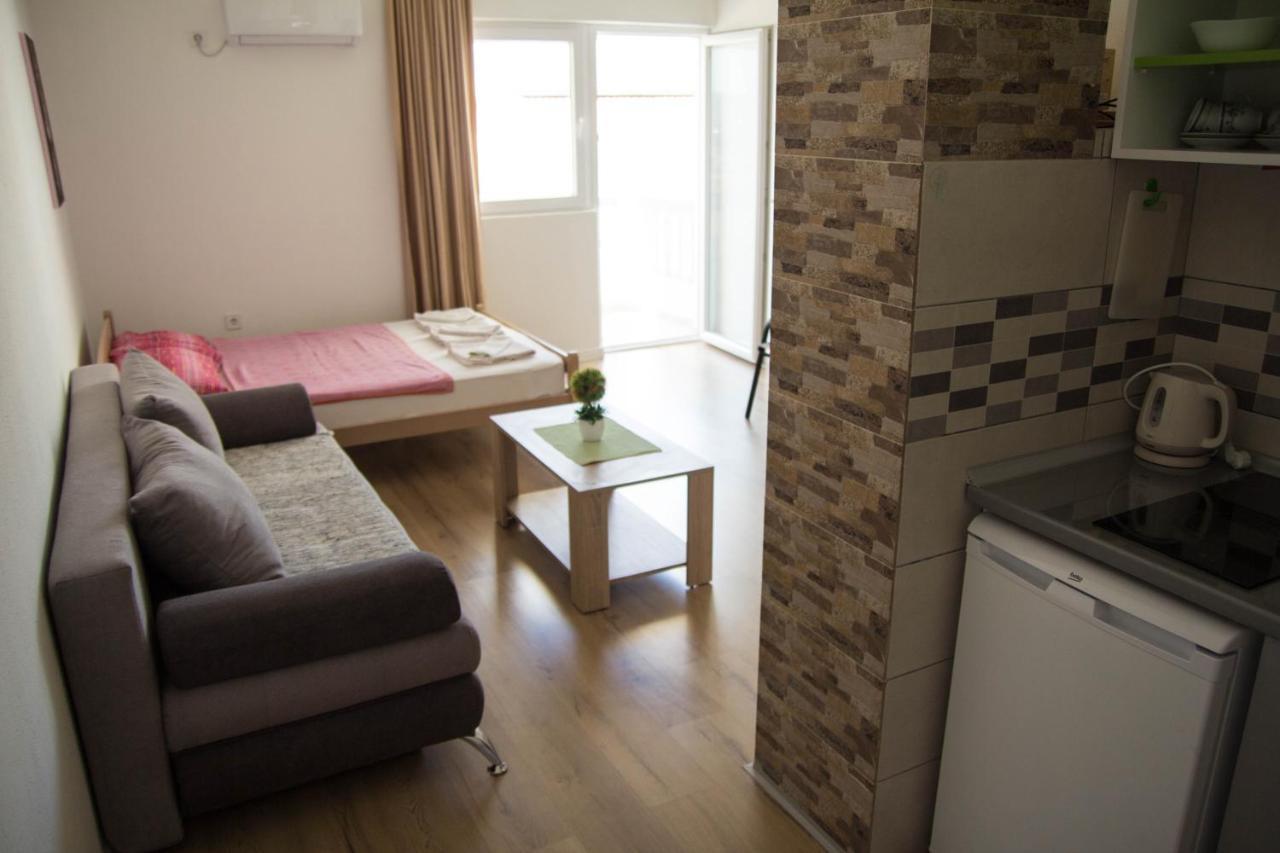 Apartments Miki Bar Bagian luar foto
