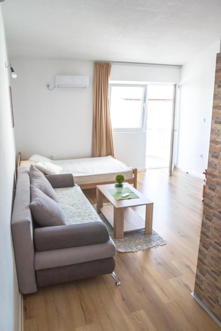 Apartments Miki Bar Bagian luar foto